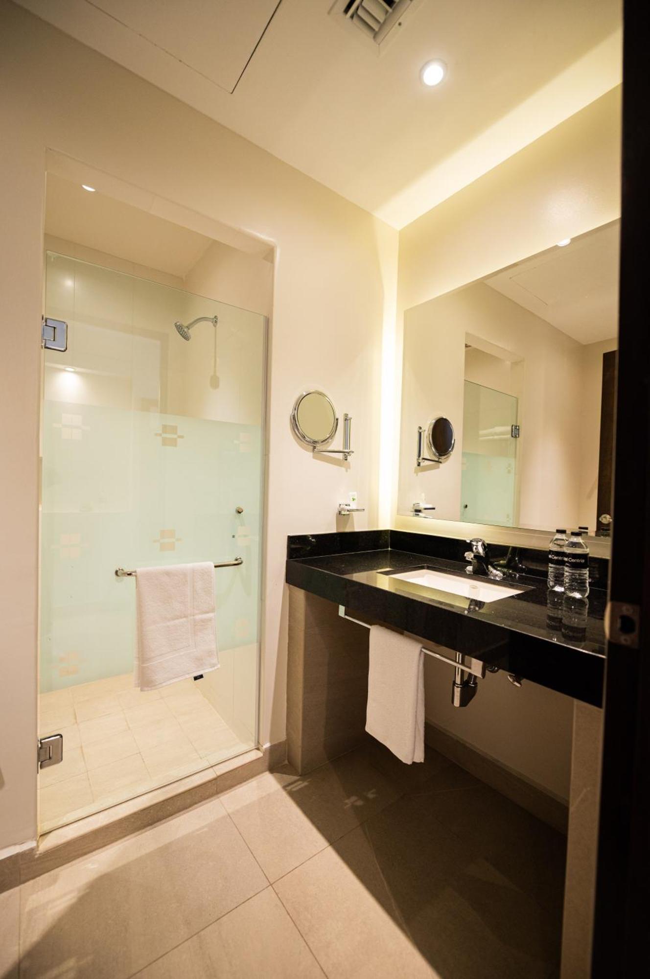 Hotel Centria Монтерей Екстериор снимка