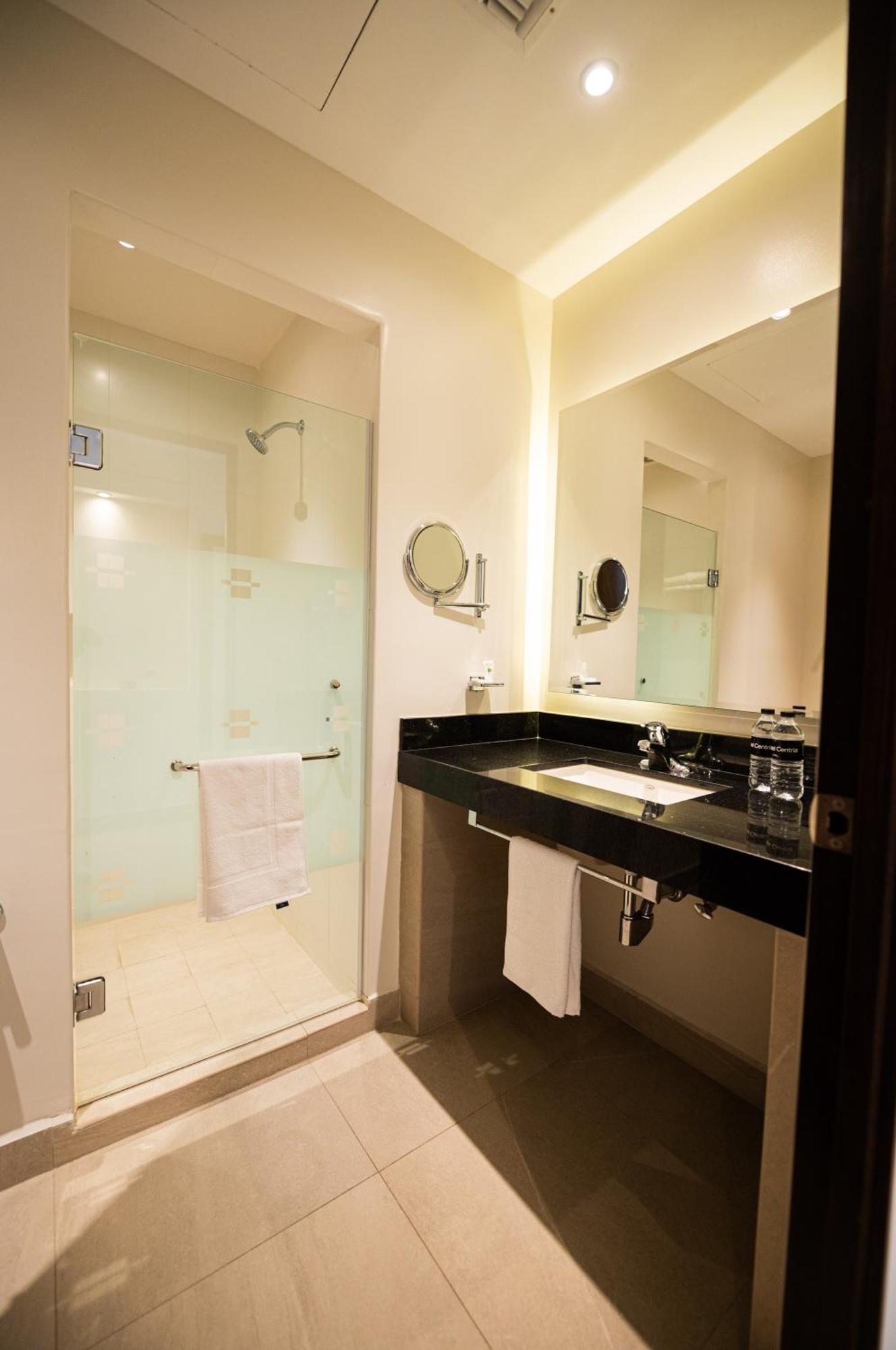 Hotel Centria Монтерей Екстериор снимка